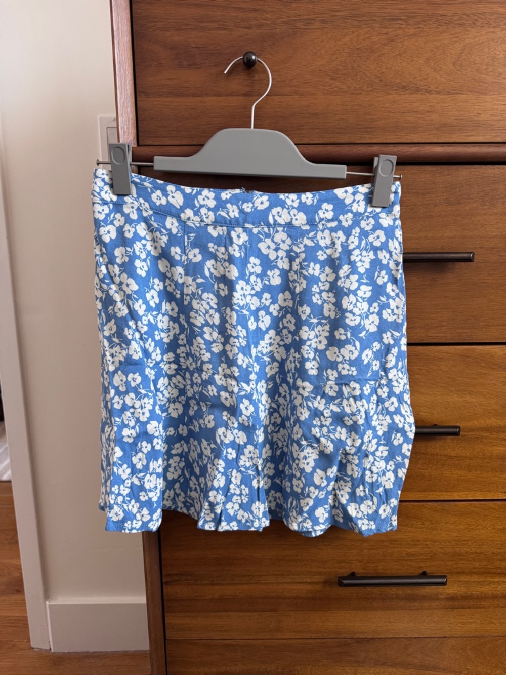 Reformation Flounce Mini Skirt with Blue and White Floral Print Size 4